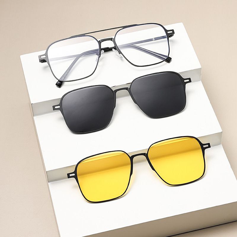 النظارة الثلاثية المغناطسية